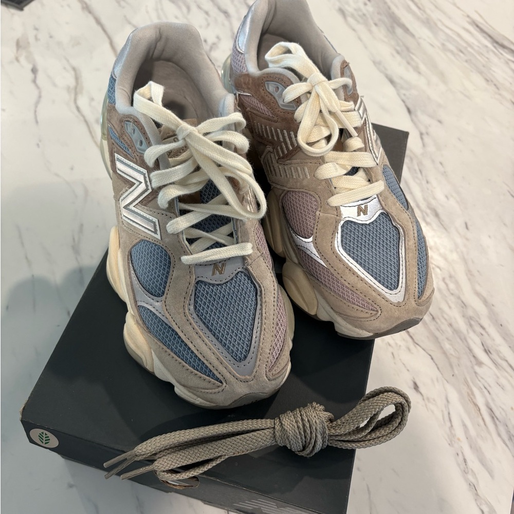 Used Unisex New Balance size 7 Men’s - 8 1/2 Women’s